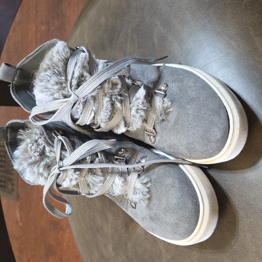Very G Gray Fur-Lined Women's Sneakers